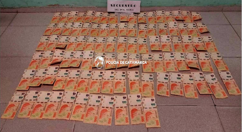 Policías recuperan dinero en efectivo sustraído en La Paz