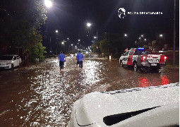 Policías brindaron asistencia por los daños Causados por la lluvia