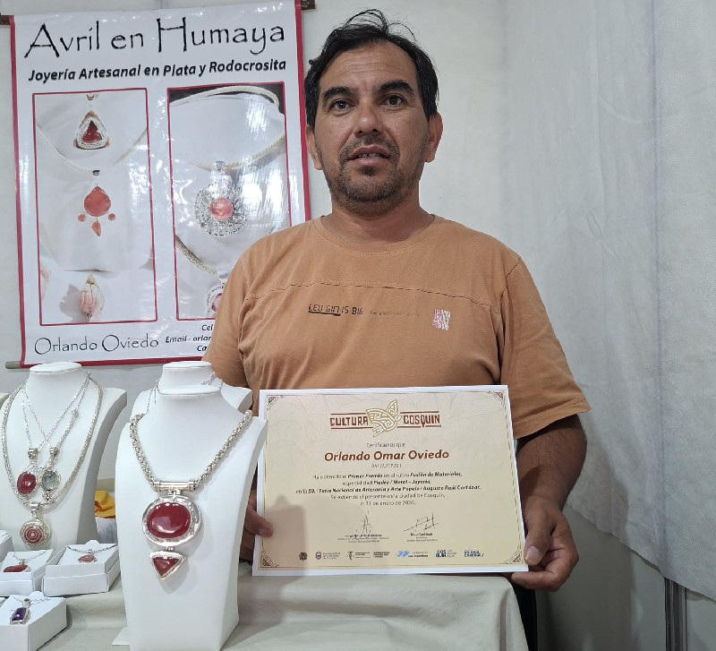 El artesano orfebre Orlando Oviedo, premiado nuevamente en Cosquín