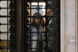 Causa Vialidad: fiscal pide decomisar el departamento donde Cristina está detenida
