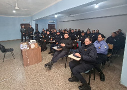 Efectivos policiales de la División Ciberdelitos dictaron charlas de prevenc...