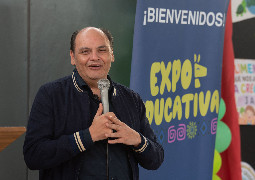 El intendente Saadi recorrió la Expo Educativa 2026 en la Escuela Municipal N.º 2 y destacó la labor docente