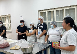 Dictaron un taller práctico de chacinados y embutidos en la Cocina de Emprendedores